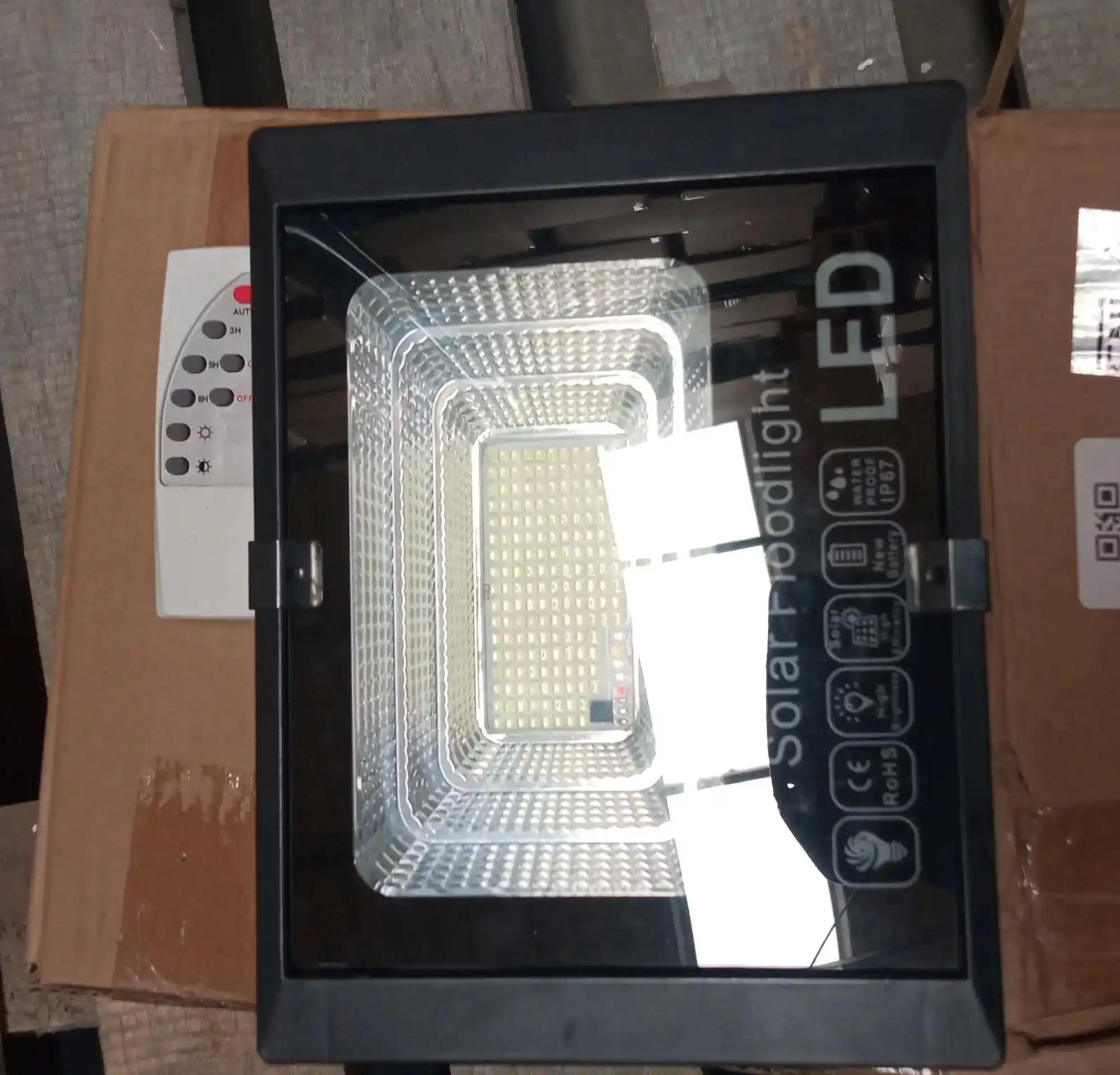 Lampu Sorot PJU Dan Dapat Dihubungkan Ke Solar Panel Model D1