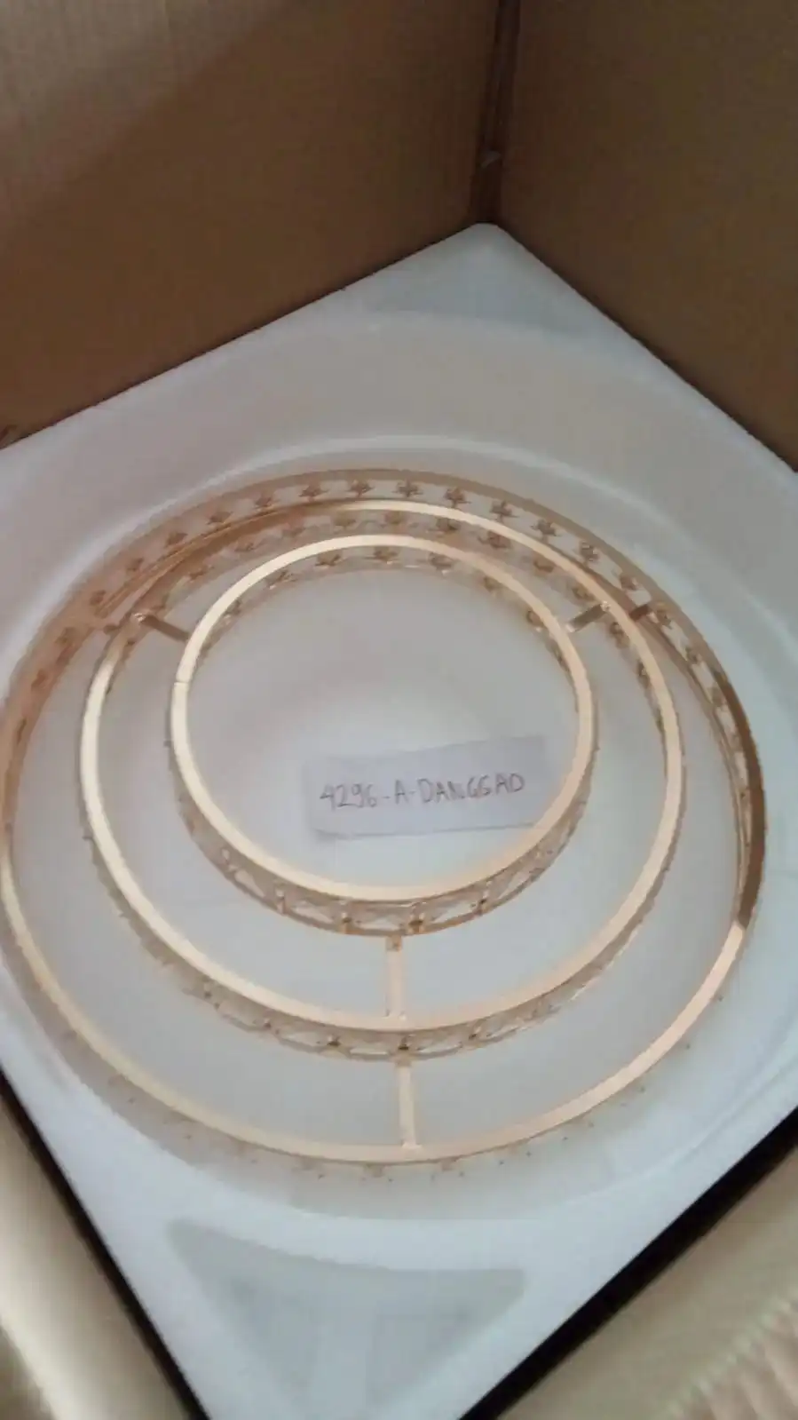 Lampu Hias Crystal Emas Dengan Design Berlapis Elegan